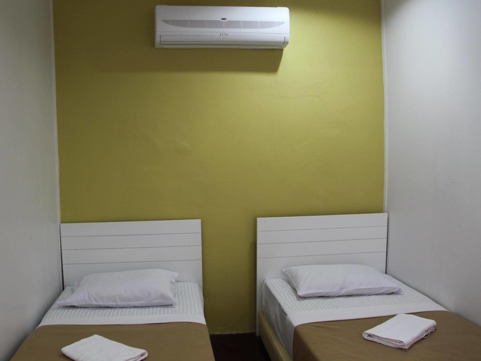 Voyage Cottage Lodge Malacca Exteriör bild